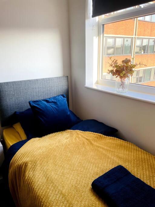 #513 2 Bedroom Sleeps 6 *